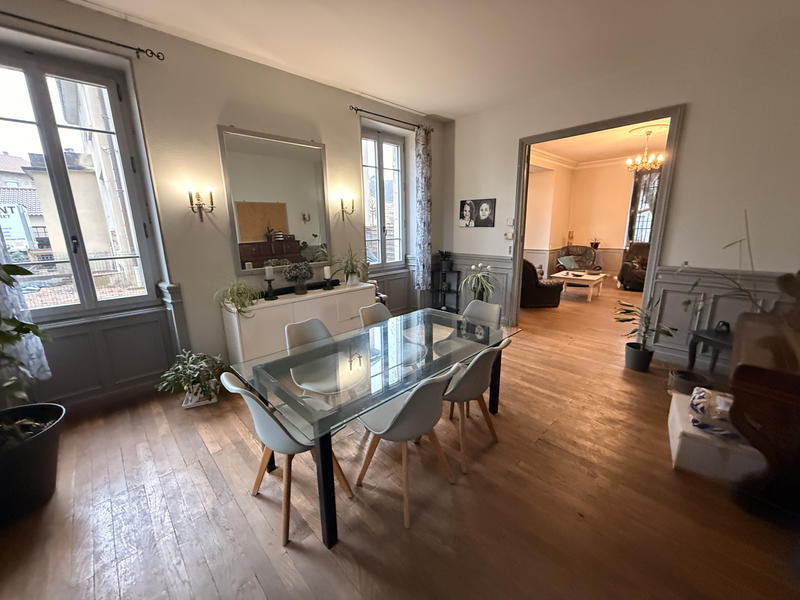 Maison - 239 m² - 9 pièces
