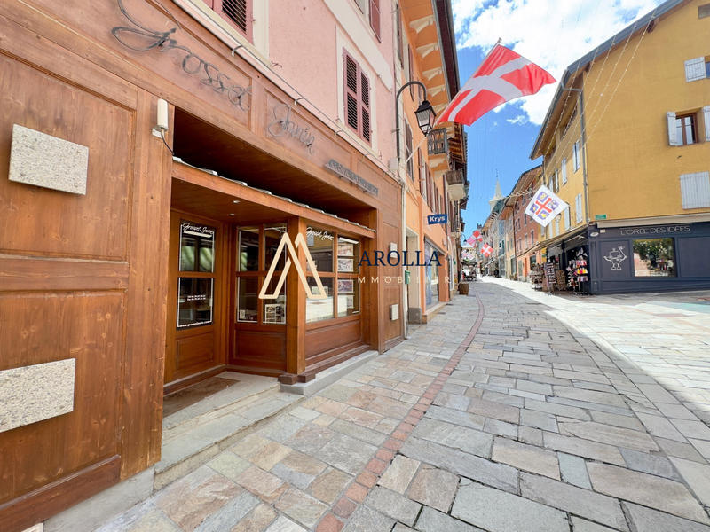 Fonds de commerce - Local commercial - 137 m²