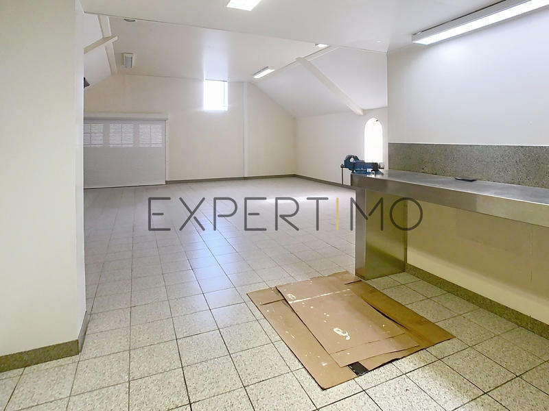 Maison - 240 m² - 9 pièces