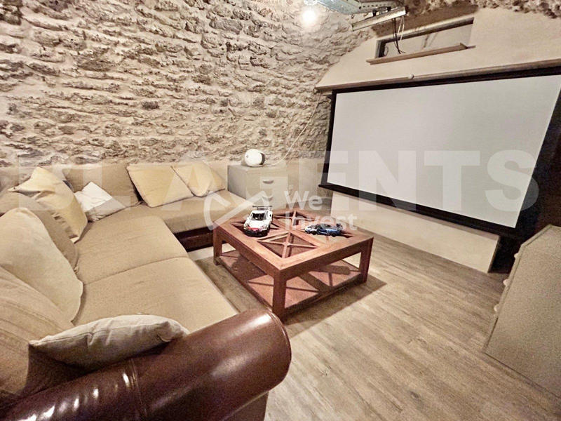 Maison - 240 m² - 8 pièces