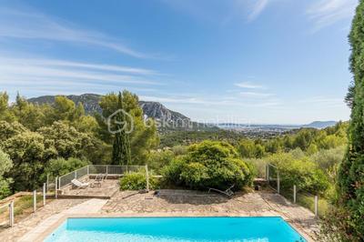 Maison - 265 m² - 10 pièces