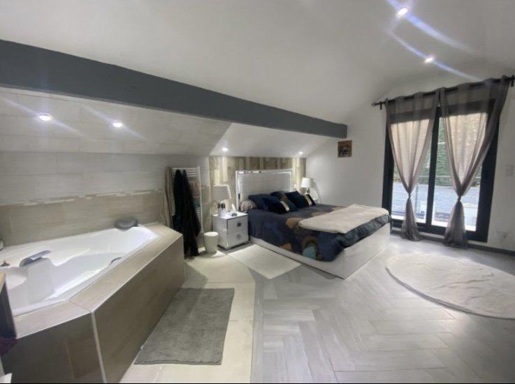 Maison - 160 m² - 8 pièces