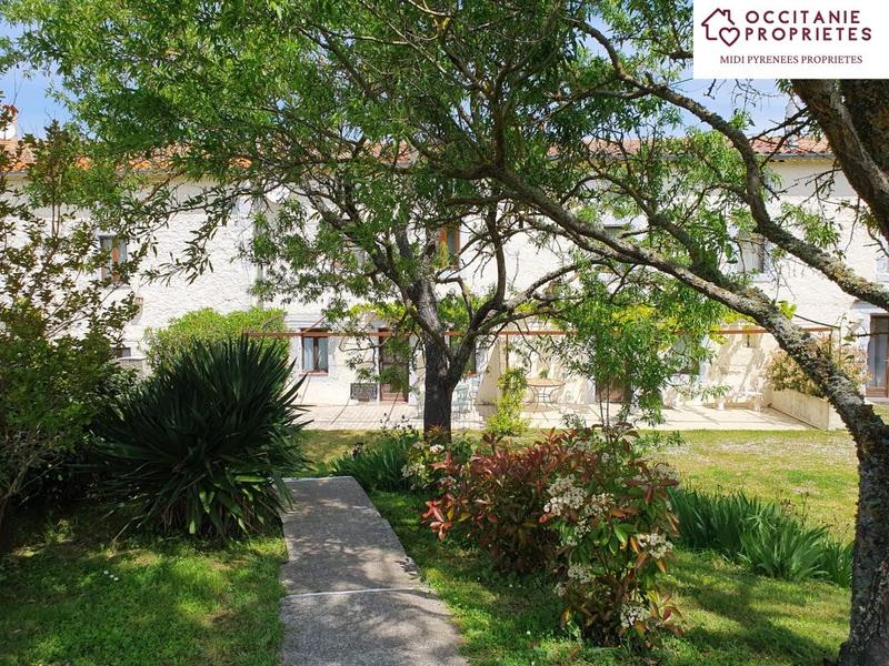 Propriété - 575 m² - 30 pièces