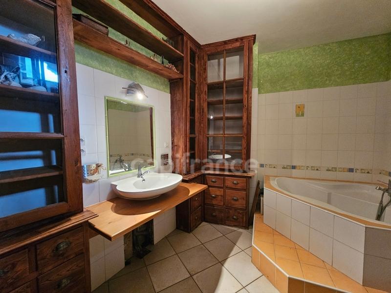 Maison - 182 m² - 9 pièces