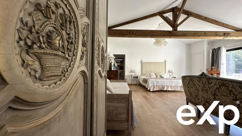 Maison - 768 m² - 17 pièces