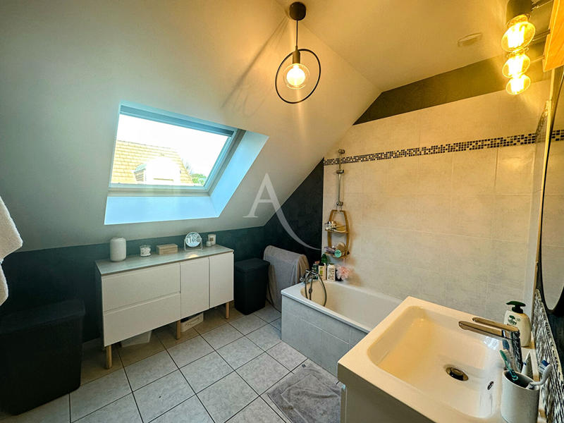 Maison - 111 m² - 4 pièces