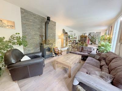 Maison - 209 m² - 8 pièces