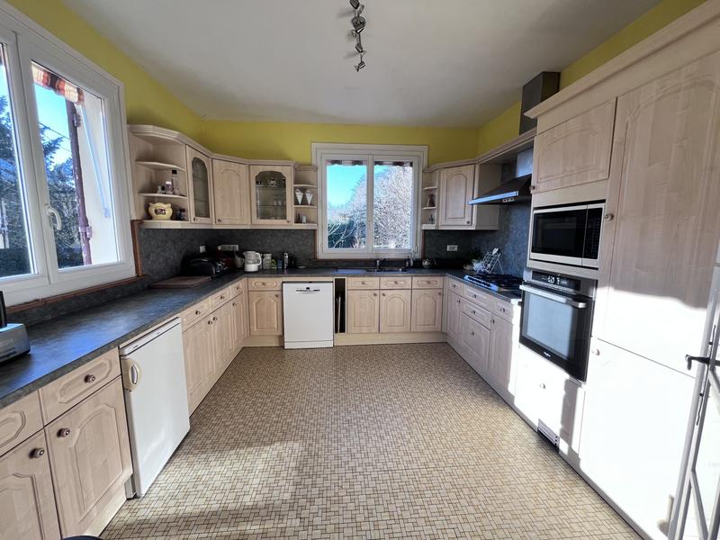 Maison traditionnelle - 229 m² - 10 pièces