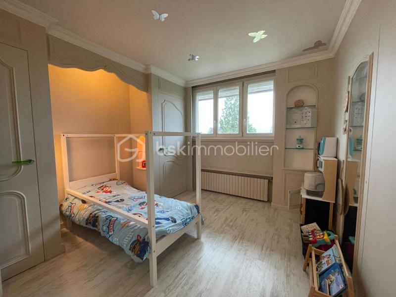 Maison - 168 m² - 8 pièces