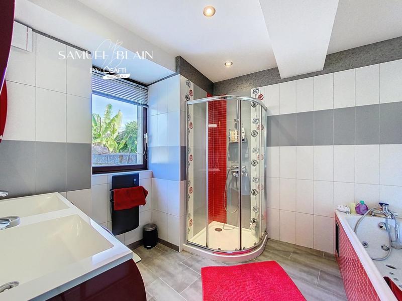 Maison - 170 m² - 9 pièces