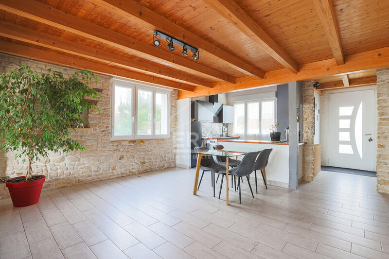 Maison - 180 m² - 9 pièces