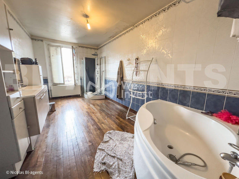 Maison - 280 m² - 8 pièces