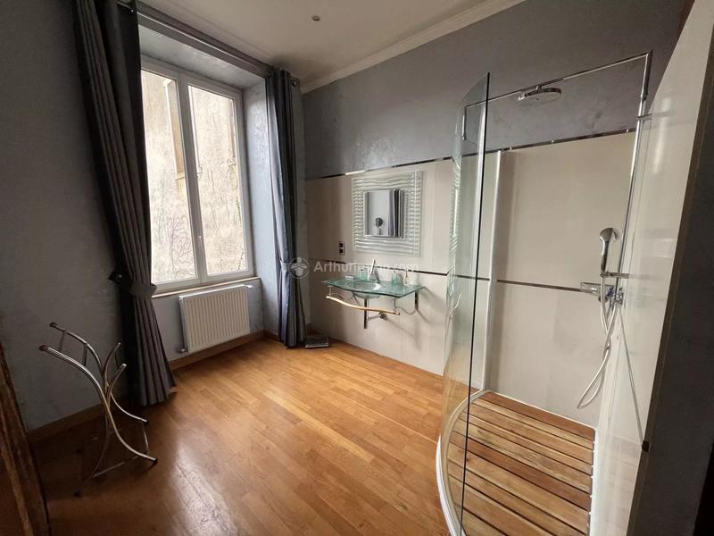 Maison - 325 m² - 10 pièces