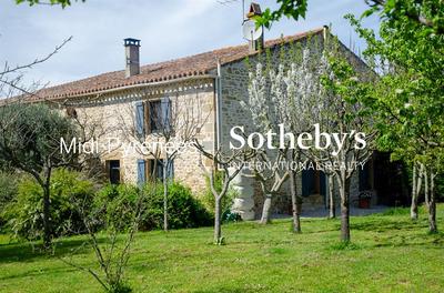 Maison - 655 m² - 13 pièces