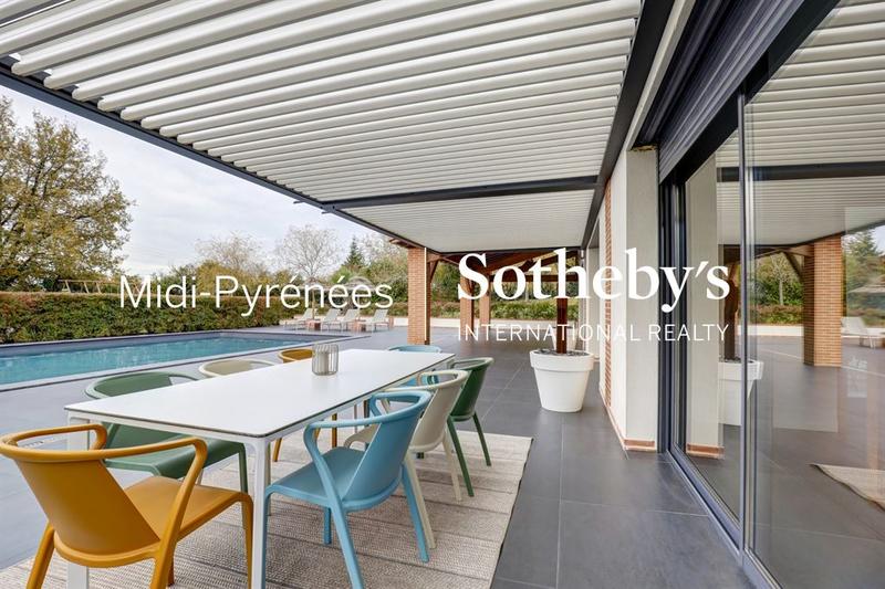 Maison - 320 m² - 9 pièces