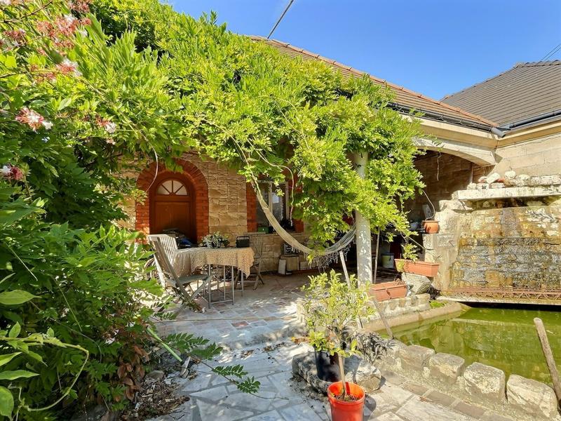 Maison - 257 m² - 9 pièces