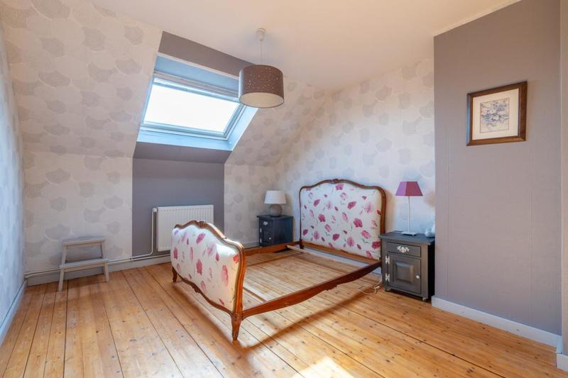 Maison traditionnelle - 195 m² - 7 pièces