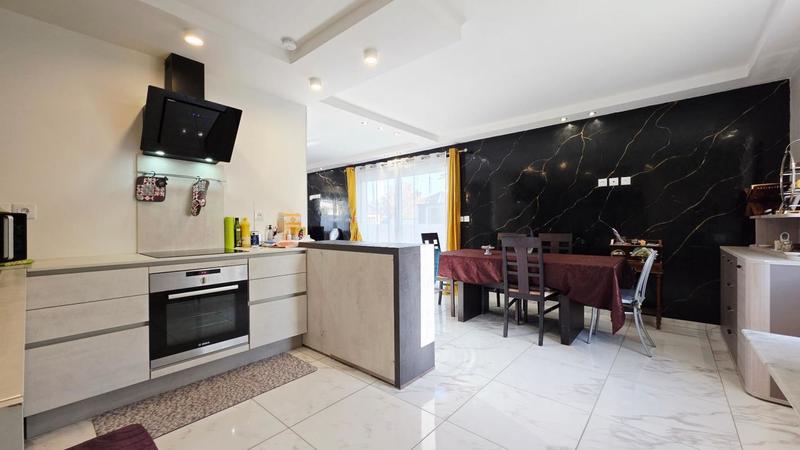 Maison - 94 m² - 4 pièces