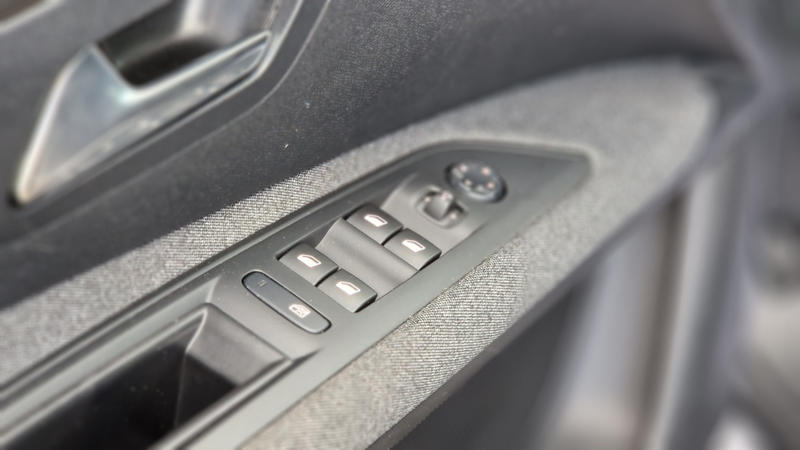 Peugeot 3008 BlueHDi 130ch SetS Eat8 Active Pack