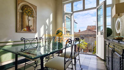 Maison - 217 m² - 11 pièces