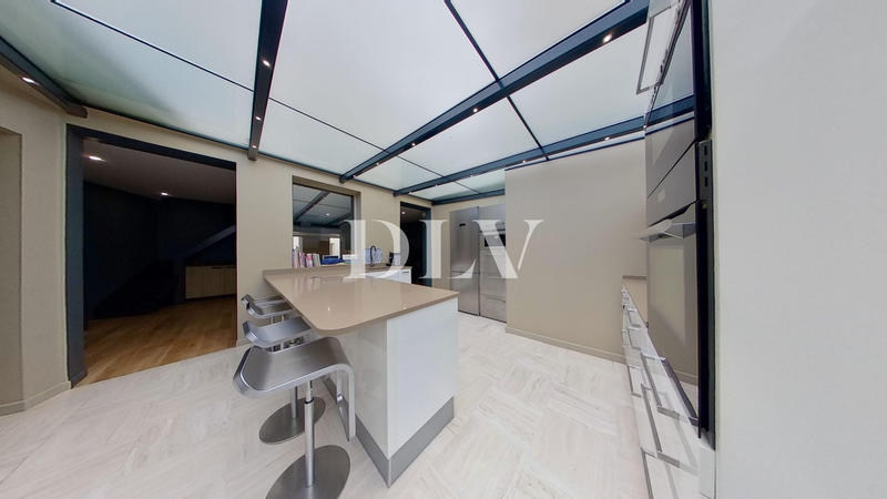 Appartement - 183 m² - 6 pièces