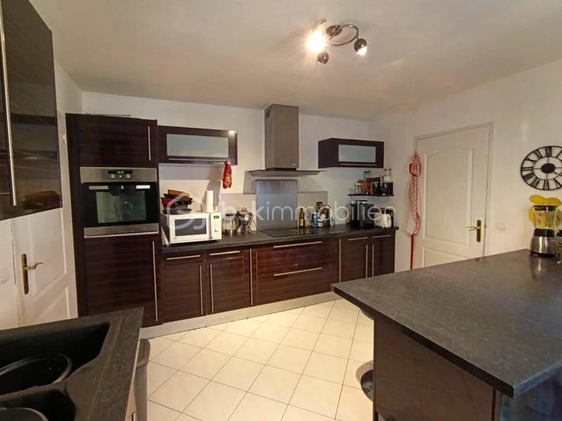 Maison traditionnelle - 153 m² - 6 pièces