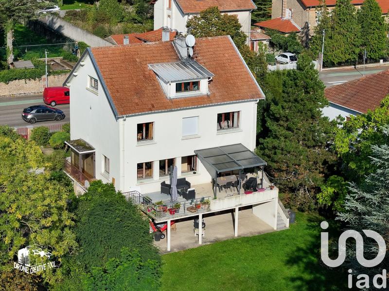 Maison - 218 m² - 8 pièces