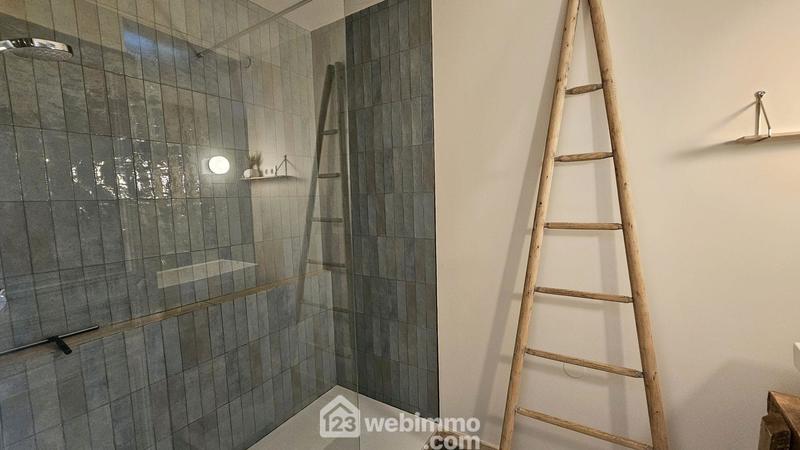 Maison - 235 m² - 9 pièces