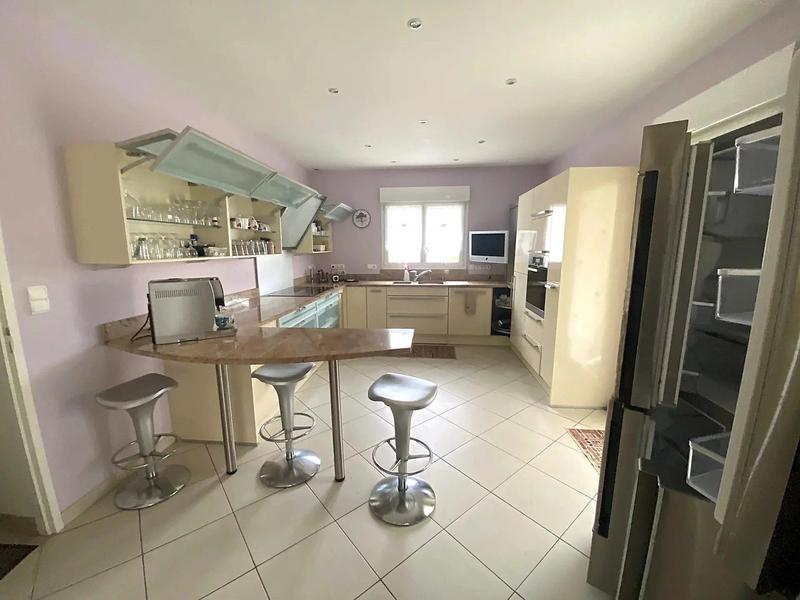 Maison - 240 m² - 6 pièces