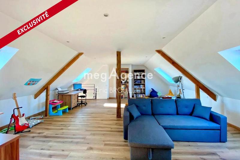 Maison - 212 m² - 9 pièces