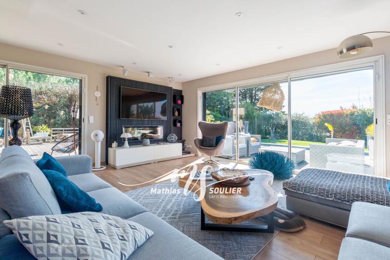 Maison - 300 m² - 8 pièces