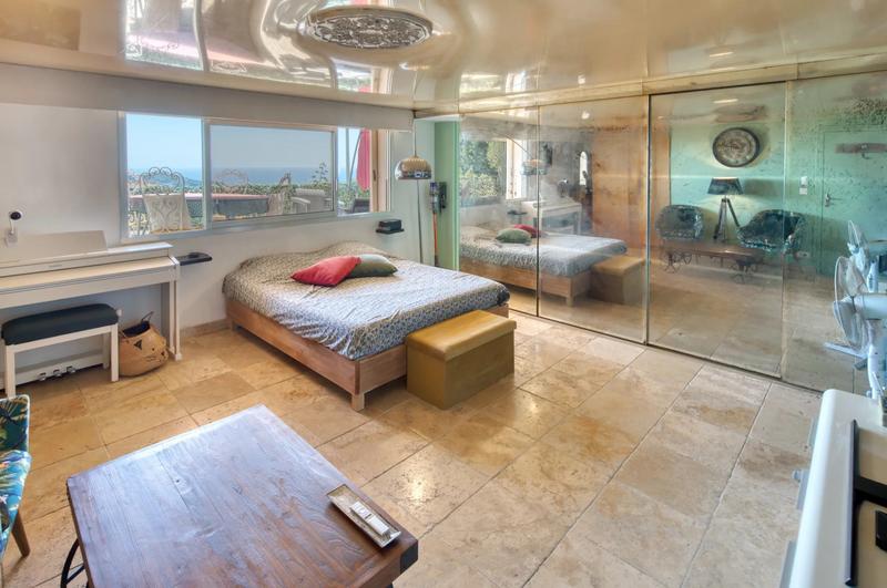 Villa - 347 m² - 9 pièces