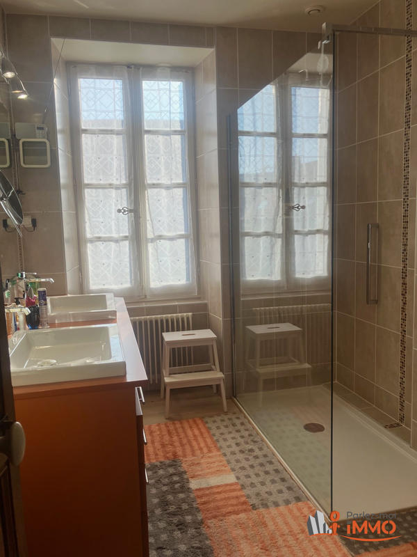 Maison - 187 m² - 8 pièces