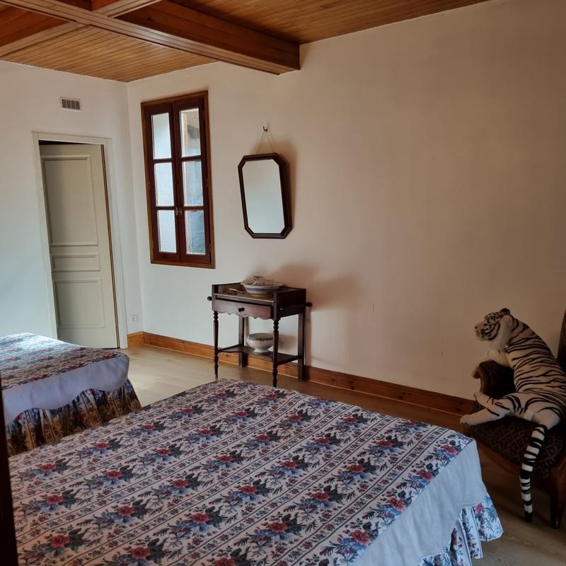 Maison - 300 m² - 9 pièces