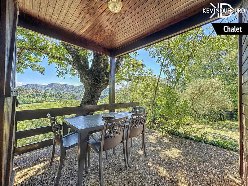 Maison - 1 000 m² - 40 pièces