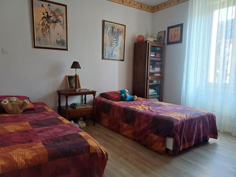 Maison - 202 m² - 9 pièces