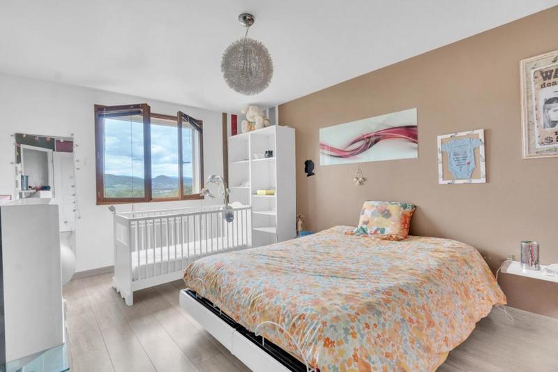 Villa - 167 m² - 6 pièces