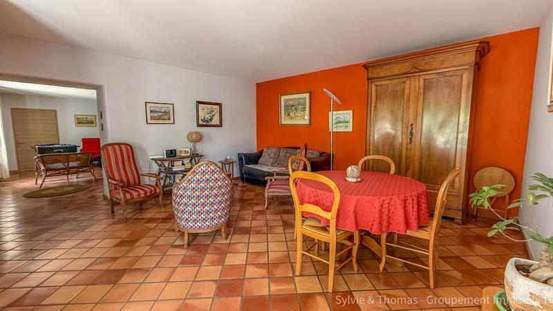 Mas - 327 m² - 8 pièces