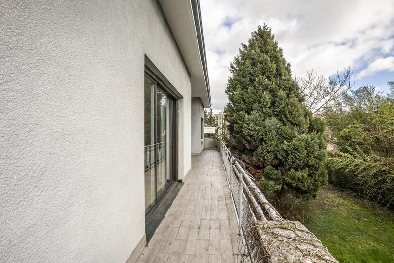 Maison - 212 m² - 7 pièces