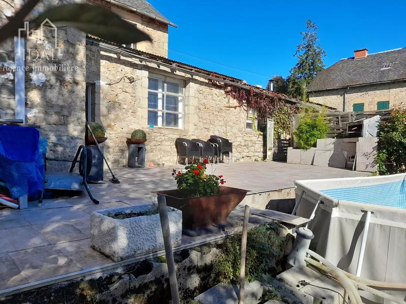 Maison - 223 m² - 10 pièces