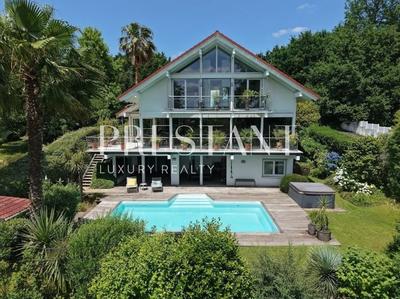 Maison - 337 m² - 8 pièces