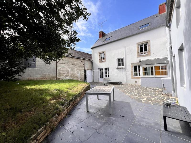 Maison - 225 m² - 8 pièces