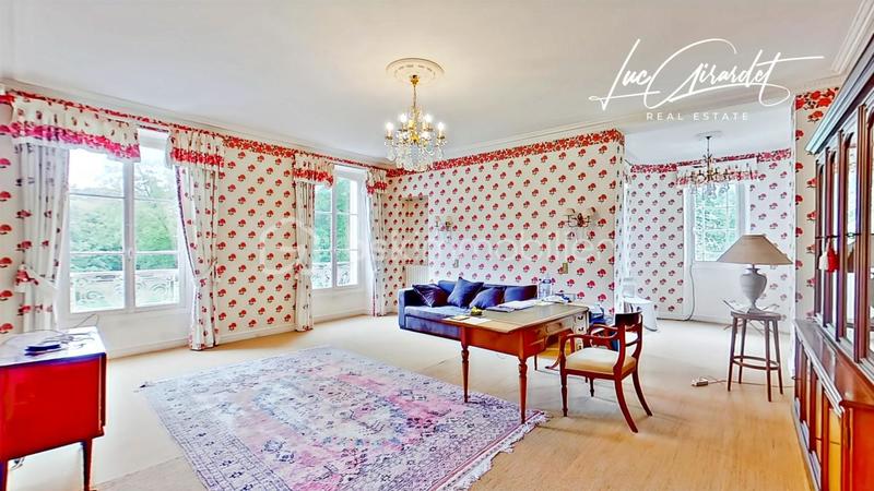 Château - 750 m² - 15 pièces