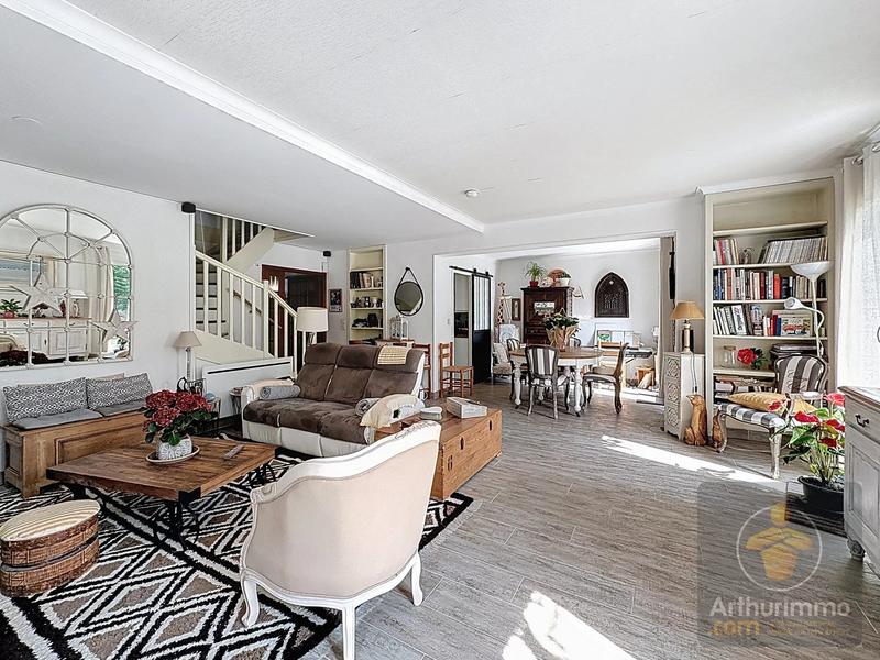 Maison - 175 m² - 9 pièces