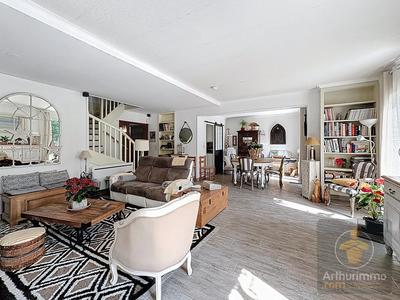 Maison - 175 m² - 9 pièces