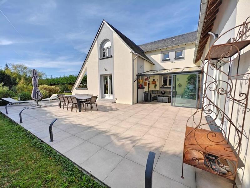 Maison - 265 m² - 12 pièces