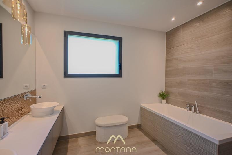 Maison contemporaine - 240 m² - 7 pièces