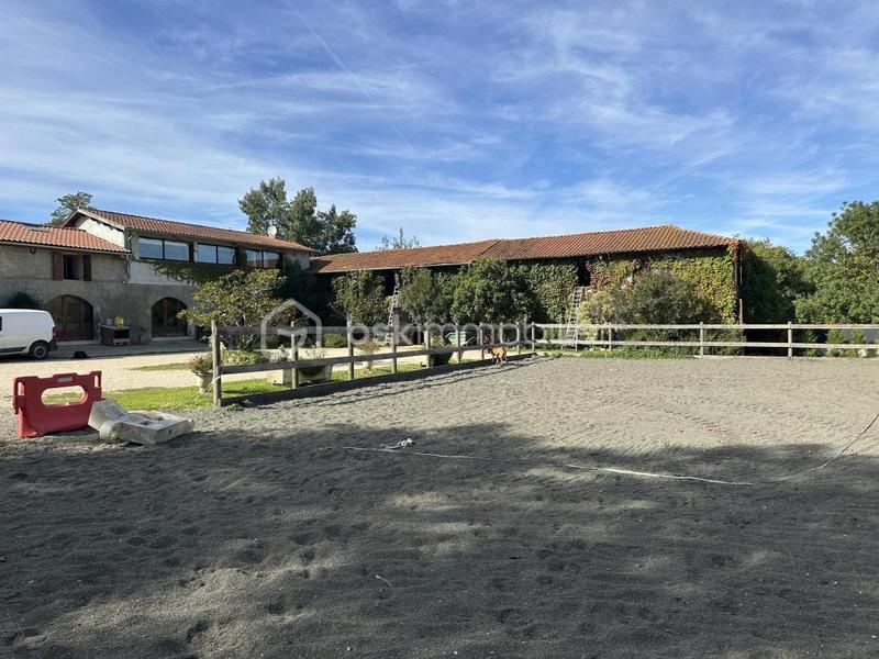 Maison de domaine équestre - 380 m² - 11 pièces