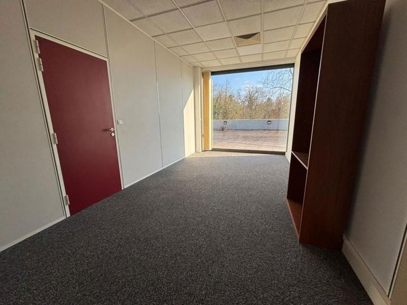 Bureau - 1 500 m²