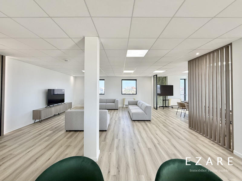 Bureau - 117 m² - 1 pièce